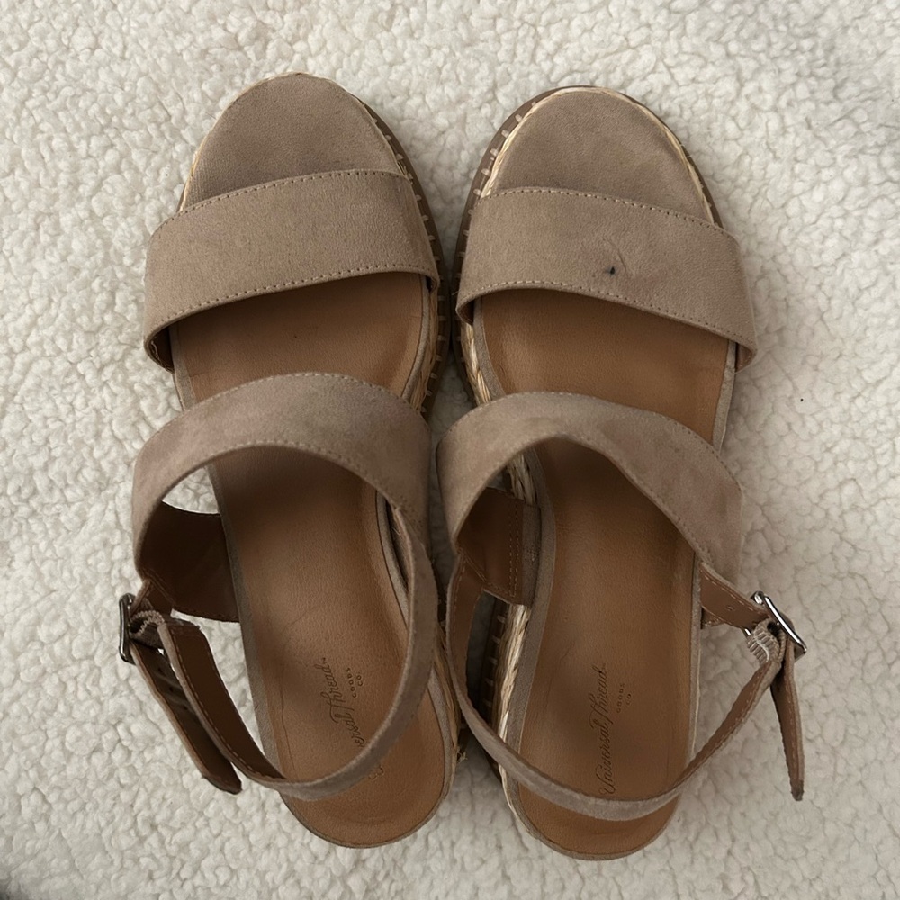 Universal Thread Beige Sandals